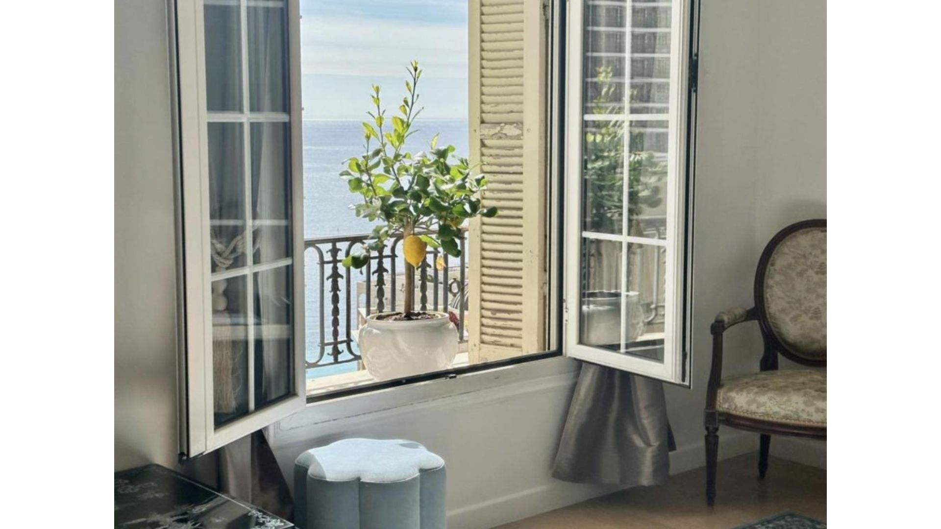 Tenao Palace - Border with Monaco