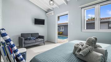 1 habitación, caja de seguridad en la habitación y cuna de viaje