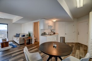 Interior - Cosy mountain top guest casita - 10 minutes from downtown Prescott (Prescott)