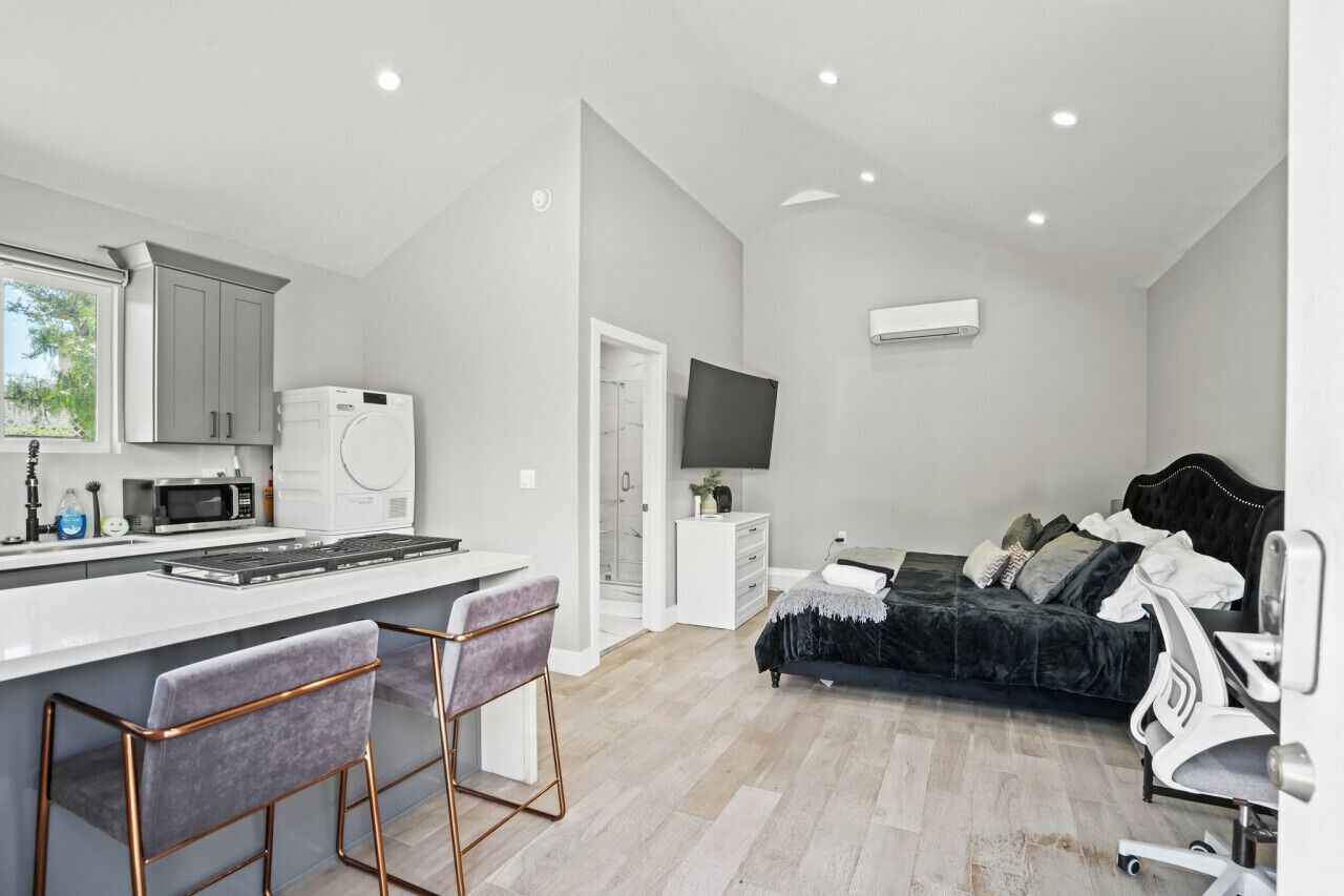 New Modern Cozy Guest House Free Parking Pet Friendly