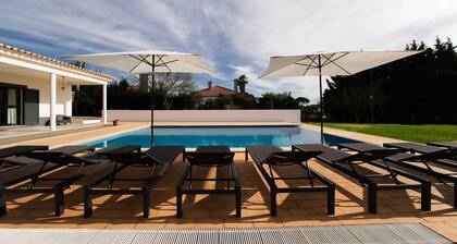 Grande Setubal Villa | 5 Bedrooms | Villa Monte Maria Pratas | Private & Spacious