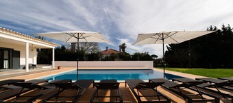 Grande Setubal Villa | 5 Bedrooms | Villa Monte Maria Pratas | Private &.