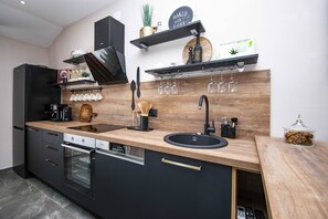 Réfrigérateur, micro-ondes, four, lave-vaisselle