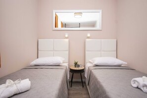 2 bedrooms, iron/ironing board, travel cot, free WiFi