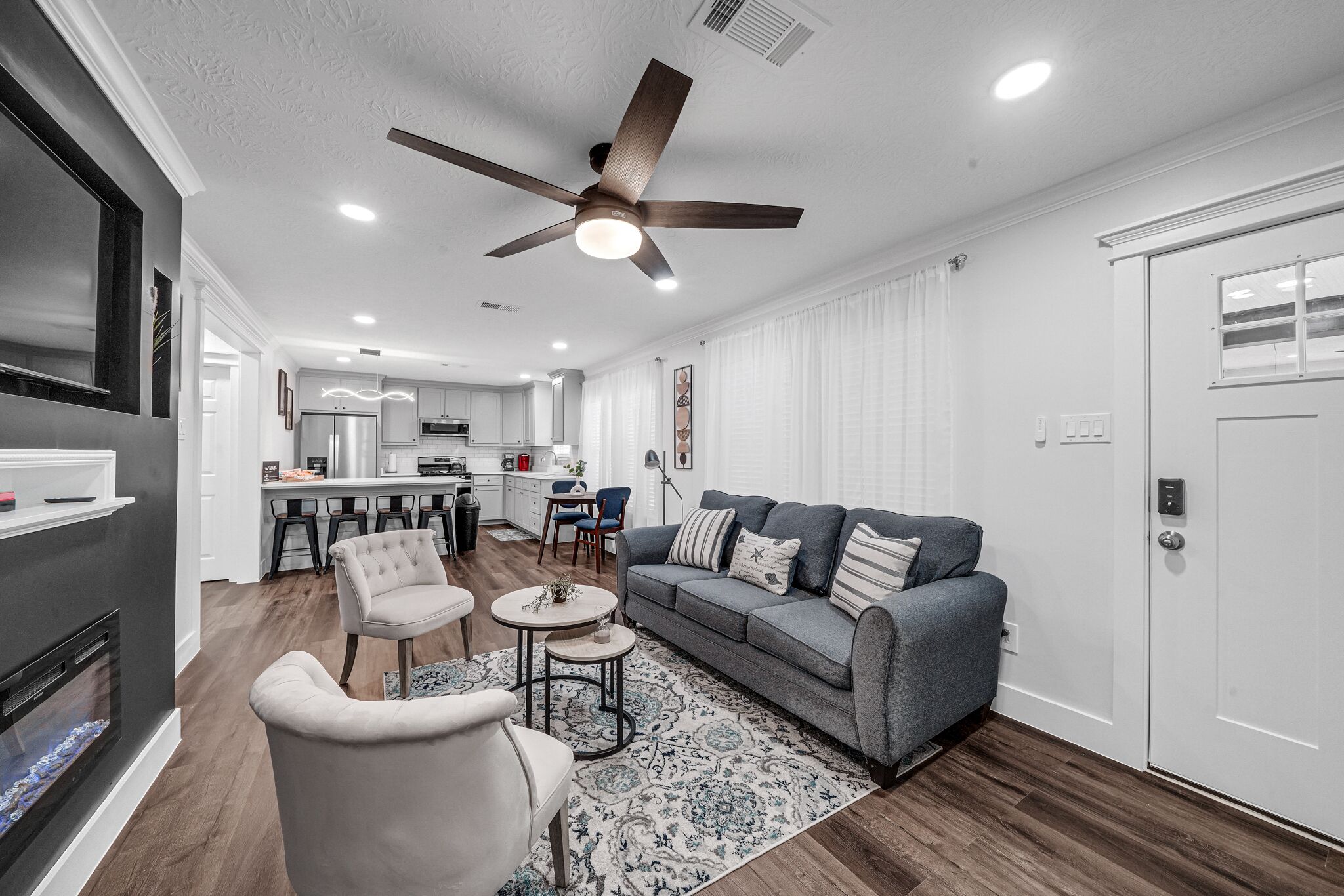 COZY HOME/PET FRIENDLY/GATED