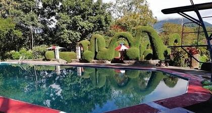 Exclusive,Luxury,clean and conveniently located in front of piscinas El Bajo