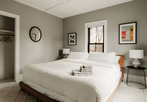 Classic Room | Premium bedding, down comforters, memory foam beds, blackout drapes - The Yarra (Roscoe)