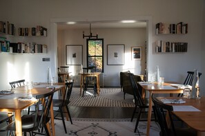 Restaurant - The Yarra (Roscoe)