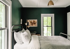 クラシック ルーム | 高級寝具、羽毛の掛け布団、低反発ベッド、遮光カーテン