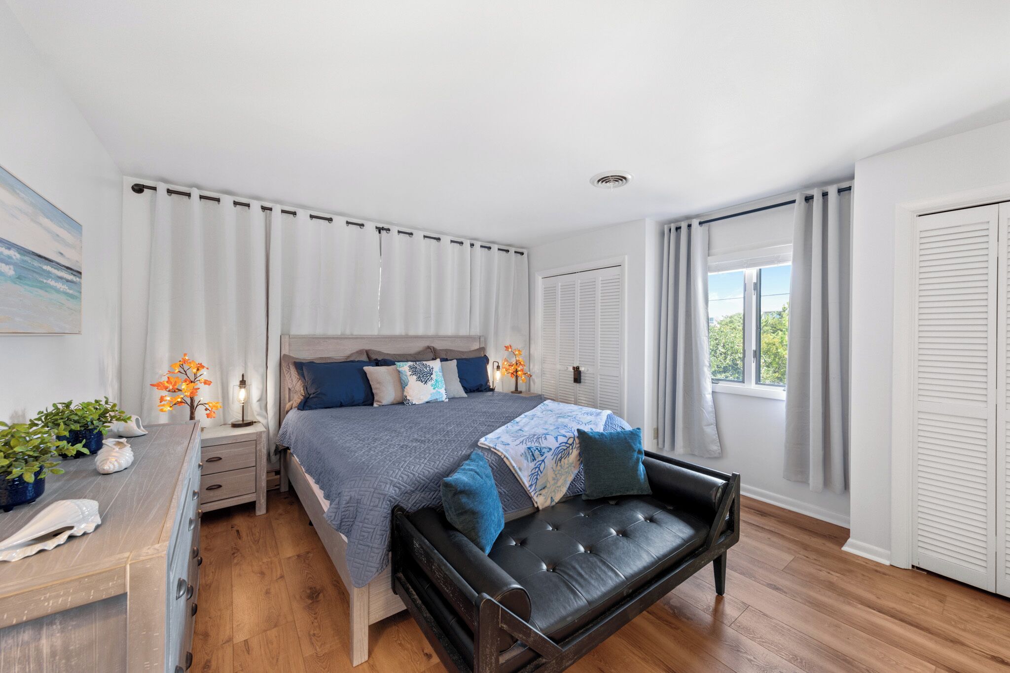 Fenwick's Retreat, steps from beach, family & pet-friendly, with pool & tennis.