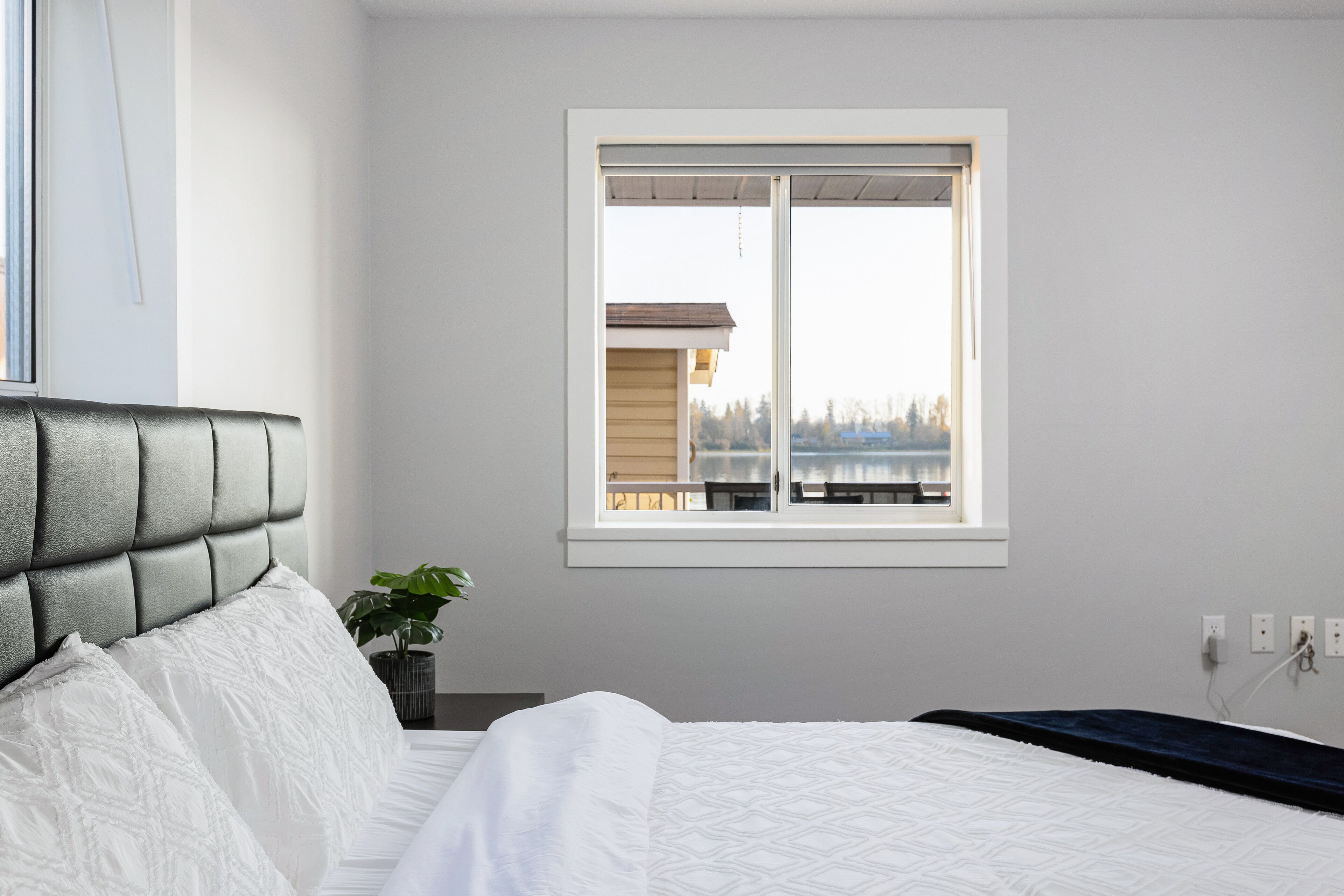 Riverfront 2 Bedroom PET FRIENDLY with Private Dock