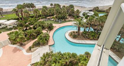 Top-floor Gulf & ocean-view condo with two pools, lazy river, hot tubs, & gym
