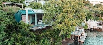 Overwater Canopy, Huge Waterfront Verandah, Outdoor Kitchen & Dinning!