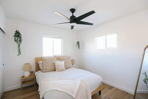 4 habitaciones, tabla de planchar con plancha, cuna de viaje y wifi 