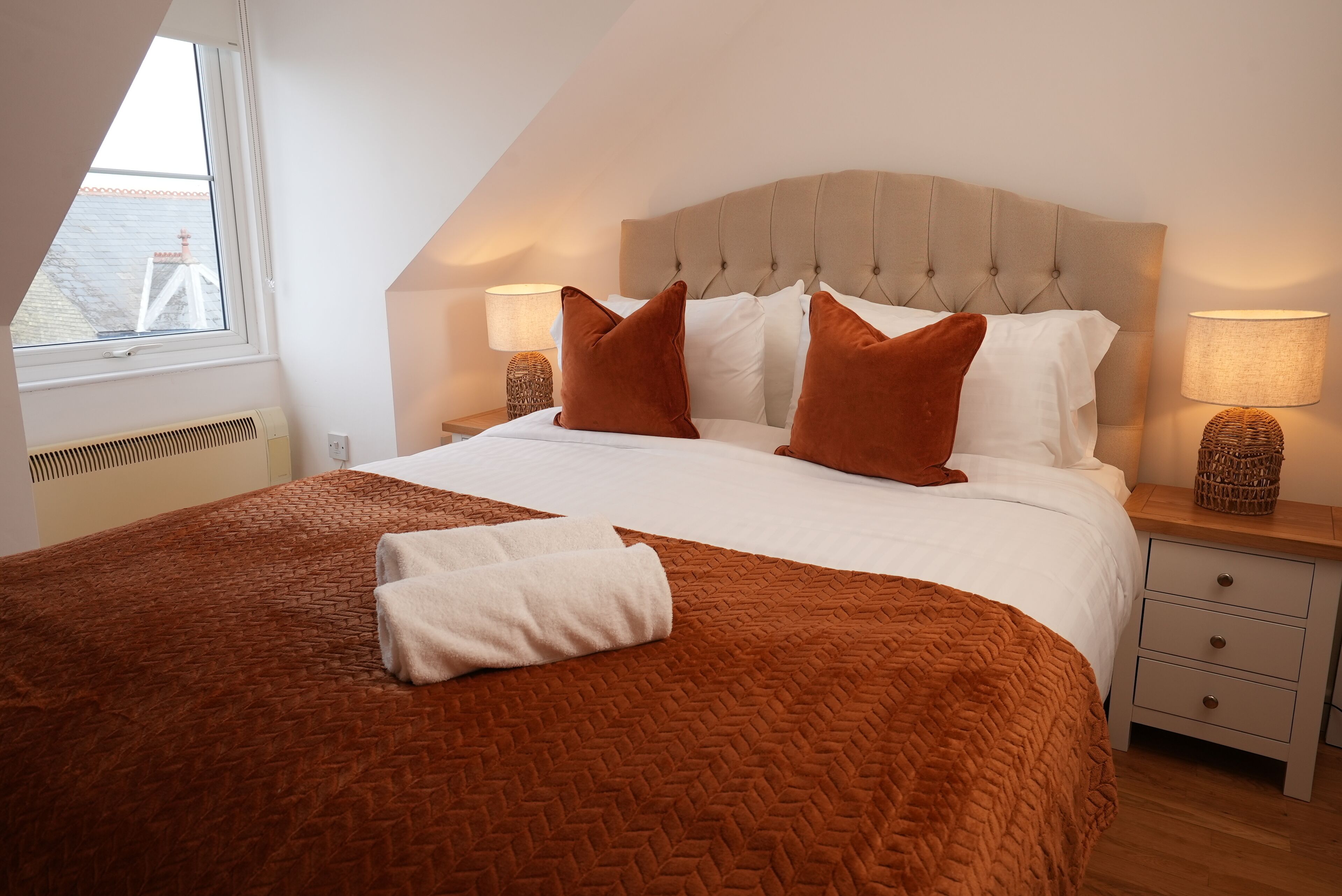 The Loft King Bed Central Cambridge Apartment