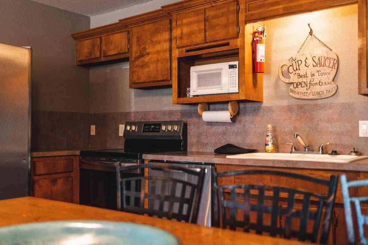 Fridge, microwave, oven, coffee/tea maker