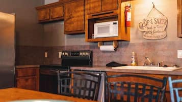 Fridge, microwave, oven, coffee/tea maker