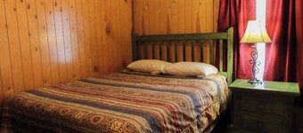 Lake Texoma Cedar Cabin - The Birds Nest