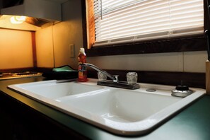 Refrigerador, microondas y cafetera y tetera