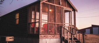 Lake Texoma Cedar Cabin - The Birds Nest