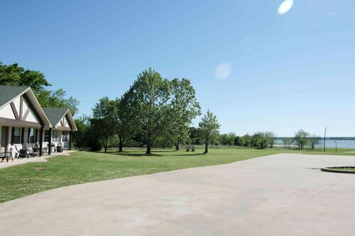 Lake Texoma Six-Plex Room - Twin Beds