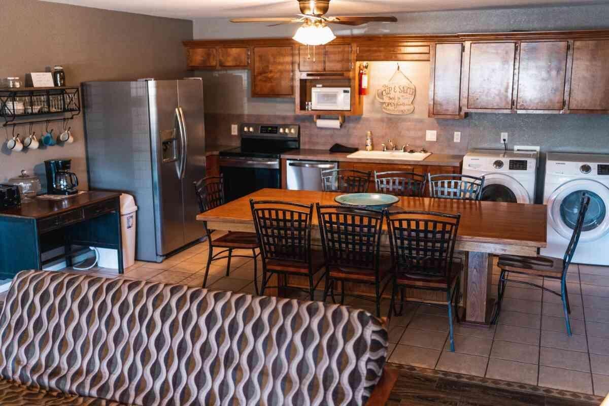 Lake Texoma Six-Plex Main Room