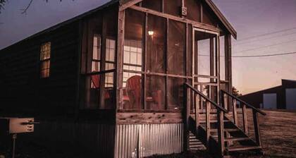 Lake Texoma Cedar Cabin - Whistle Stop