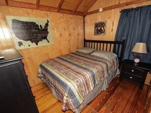 1 bedroom, internet - Lake Texoma Cedar Cabin - Kicks 66 (Mead)