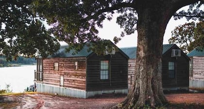 Lake Texoma Cedar Cabin - Striper King