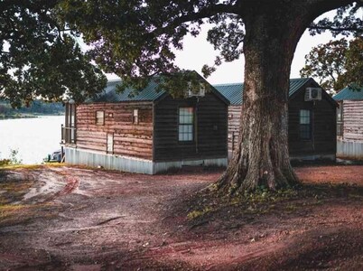 Lake Texoma Cedar Cabin - Striper King