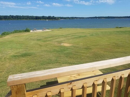 Lake Texoma Lakefront Cabin - The Willows