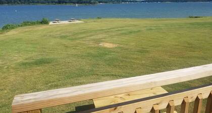 Lake Texoma Lakefront Cabin - The Willows