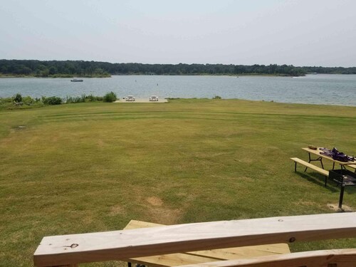 Lake Texoma Lakefront Cabin - South of the Border