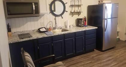 Lake Texoma Lakefront Cabin - Knotts Landing