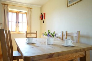Dining - Charming Barn Conversion, New Forest National Park (South Gorley)