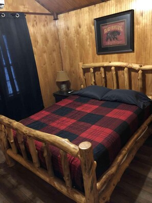1 bedroom, Internet - Lake Texoma Lakefront Cabin - Call of the Wild (Mead)