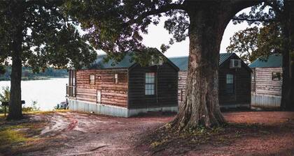 Lake Texoma Cedar Cabin