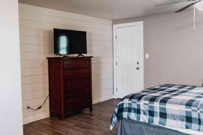Room - Lake Texoma Quad-plex (Mead)