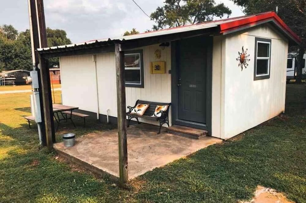 Lake Texoma cabin Sunshine Suite