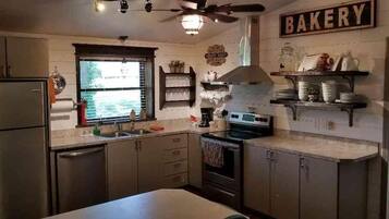 Refrigerador, microondas, horno y lavavajillas