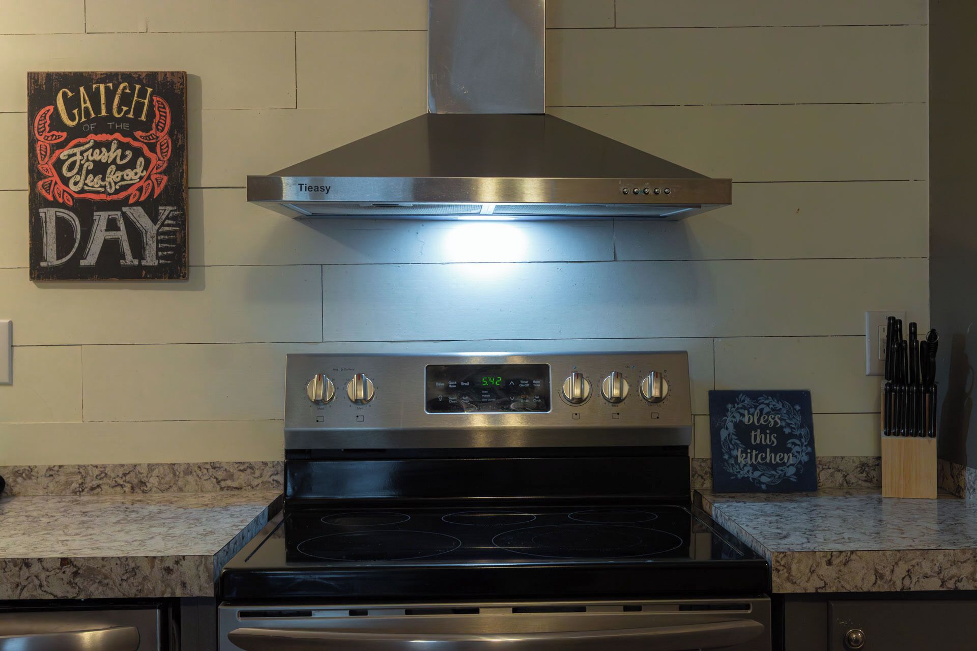 Geladeira, micro-ondas, cafeteira/chaleira