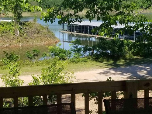 Lake Texoma Vacation Home Dockside Cabin