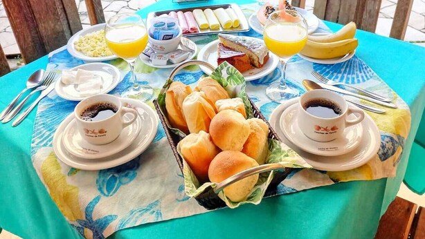 بوفيه فطور مجانًا يوميًا