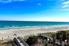 On the beach, sun-loungers - New! 4bed/3bath Oceanfront condo-Breathtaking view (North Myrtle Beach)