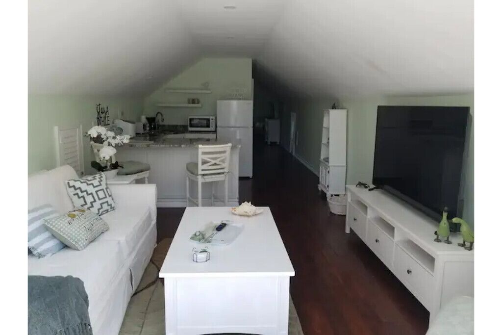 Island Carriage House