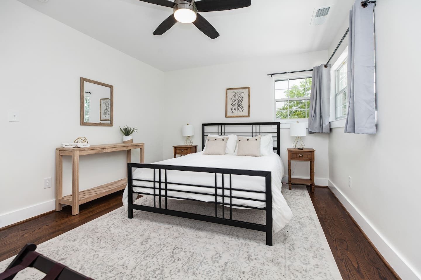 4 bedrooms, iron/ironing board, free WiFi, bed sheets