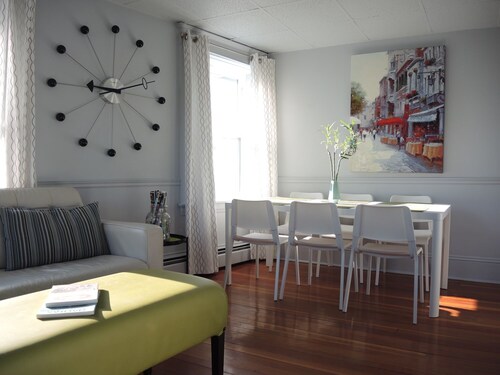 Stylish 3 bedroom Century Flat 2612