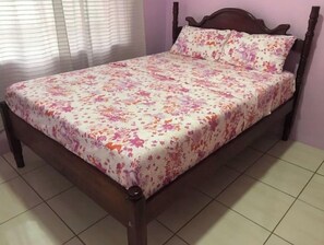 1 sovrum, strykjärn/strykbräda, gratis wi-fi och sängkläder