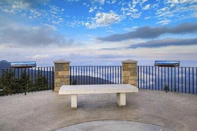 Cozy Mtn Retreat w/ Hiking & Views - Pet Friendly!