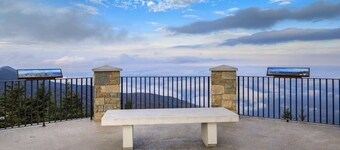 Cozy Mtn Retreat w/ Hiking & Views - Pet Friendly!